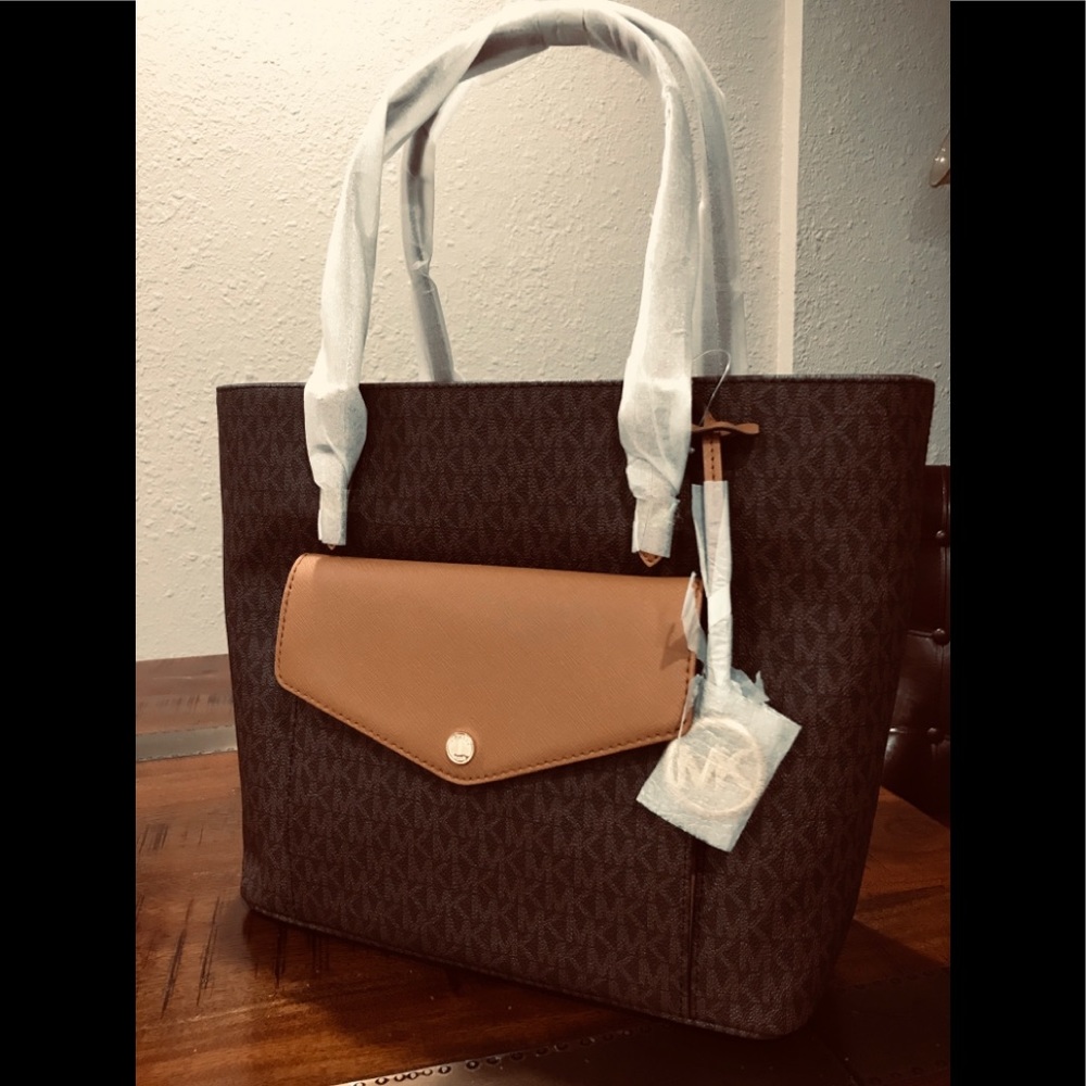 👜Michael Kors NS Jet Set with Large Fulton Clutch Zip  Wallet, Brown Acorn